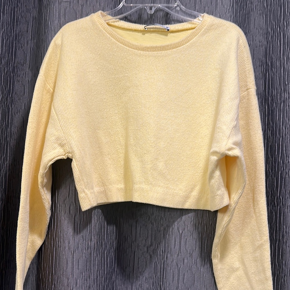 Zara Pale Yellow Cropped Sweater